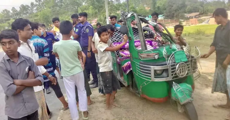 দুর্ঘটনাগ্রস্ত সিএনজি